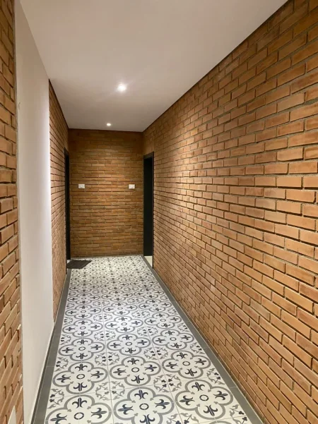 Tirane, jepet me qera apartament 1+1 Kati 5, 72 m² 500 € (Perball Spitalit Amerikan 3)