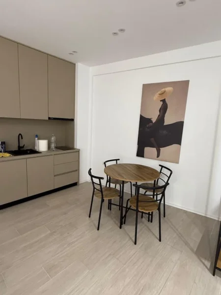 Tirane, jepet me qera apartament 1+1 Kati 6, 40 m² 400 € (Rruga 5 Maji)