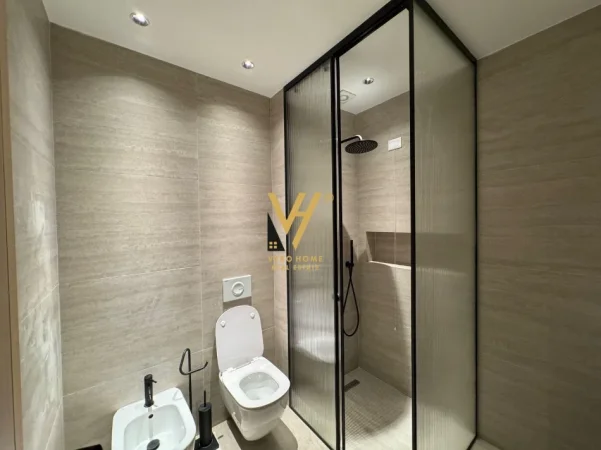Tirane, jepet me qera apartament 1+1+Ballkon Kati 4, 68 m² 950 € (KOMUNA E PARISIT)