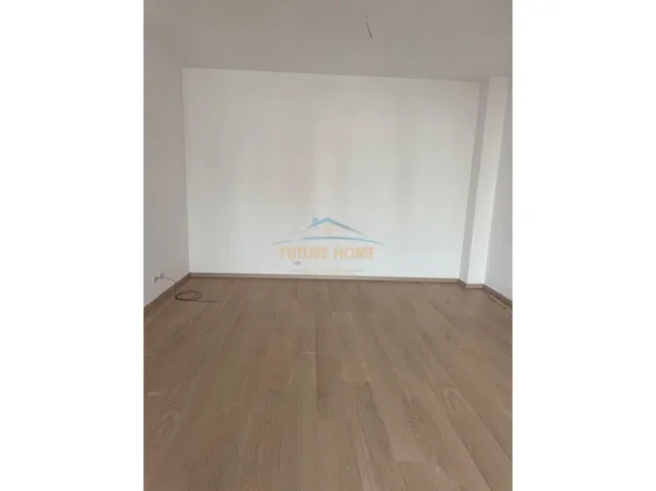 Tirane, jepet me qera zyre Kati 5, 117 m² 700 € (Akses Tirana)