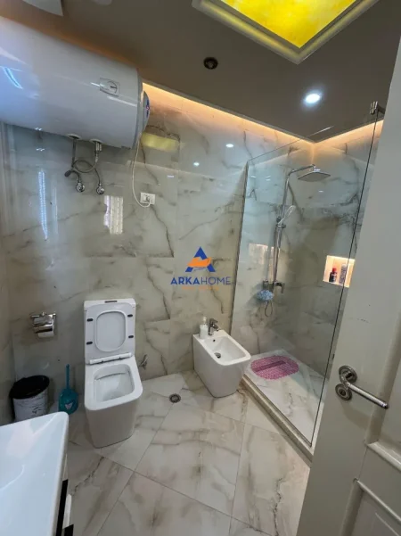 Tirane, shitet apartament 3+1+Ballkon Kati 6, 161 m² 242.000 € 