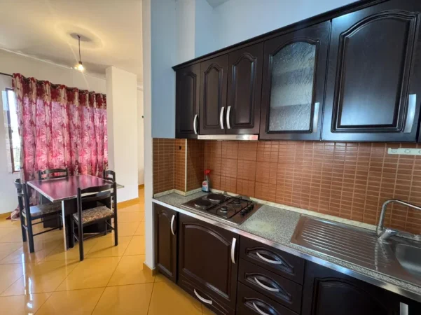 Tirane, jepet me qera apartament 1+1+Ballkon Kati 3, 80 m² SUPER CMIM 400 € 21 Dhjetori)