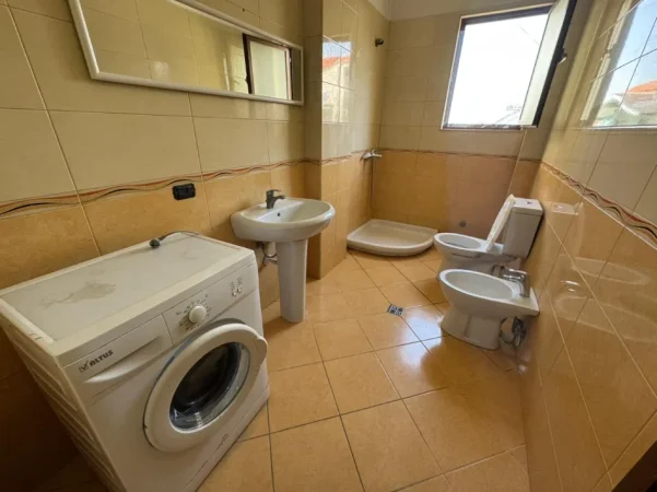 Tirane, jepet me qera apartament 1+1+Ballkon Kati 3, 80 m² SUPER CMIM 400 € 21 Dhjetori)