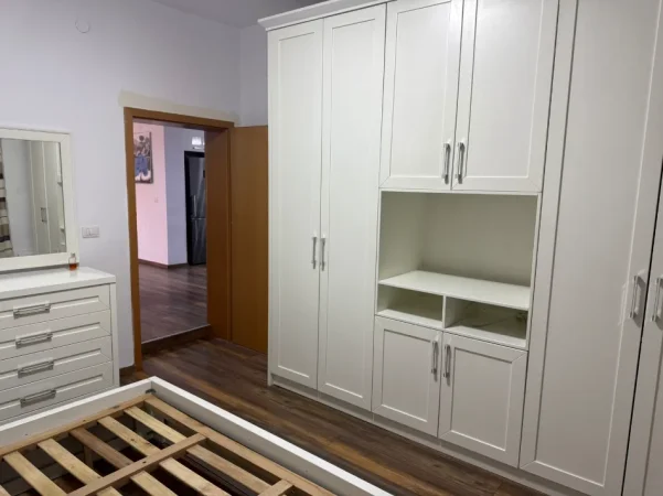 Tirane, jepet me qera shtepi 2+1+Aneks+Ballkon Kati 1, 120 m² 670 € (pallati grand tregu elektrik)