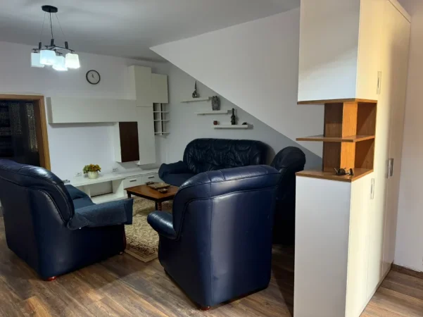 Tirane, jepet me qera shtepi 2+1+Aneks+Ballkon Kati 1, 120 m² 670 € (pallati grand tregu elektrik)