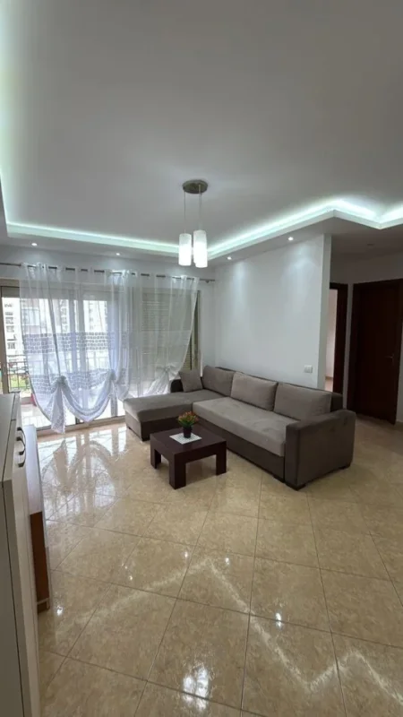 Tirane, jepet me qera apartament 2+1 Kati 6, 89 m² 600 € (Fusha Aviacionit)