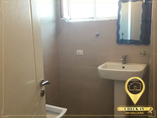 Tirane, jepet me qera apartament 1+1+Aneks+Ballkon Kati 4, 67 m² 450 € (Rruga Shefqet Kuka)