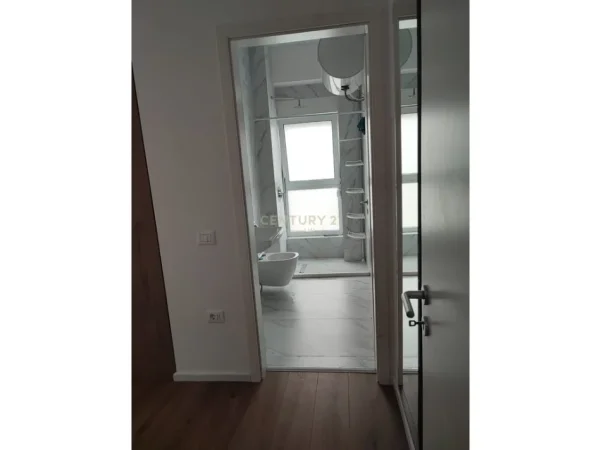 Tirane, jepet me qera apartament 2+1 Kati 4, 100 m² 500 € (Ali demi)