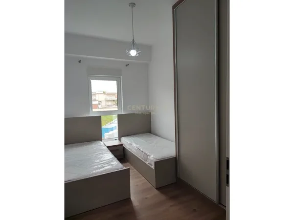 Tirane, jepet me qera apartament 2+1 Kati 4, 100 m² 500 € (Ali demi)