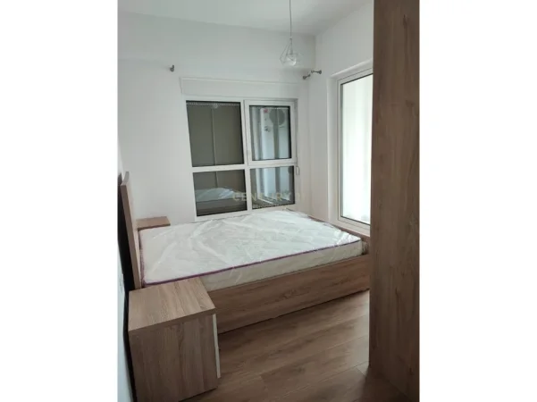 Tirane, jepet me qera apartament 2+1 Kati 4, 100 m² 500 € (Ali demi)