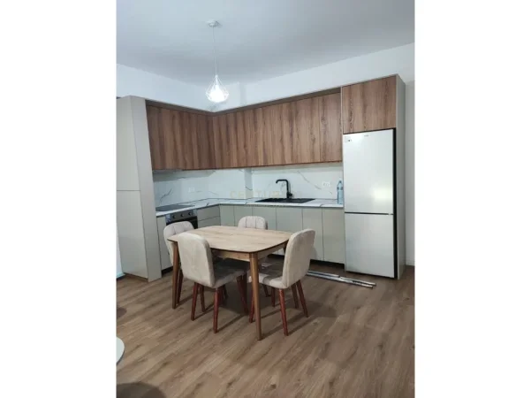 Tirane, jepet me qera apartament 2+1 Kati 4, 100 m² 500 € (Ali demi)