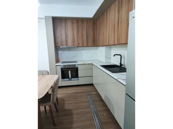 Tirane, jepet me qera apartament 2+1 Kati 4, 100 m² 500 € (Ali demi)