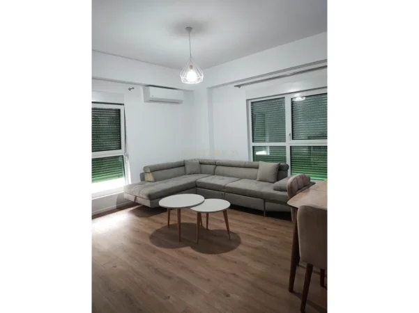 Tirane, jepet me qera apartament 2+1 Kati 4, 100 m² 500 € (Ali demi)