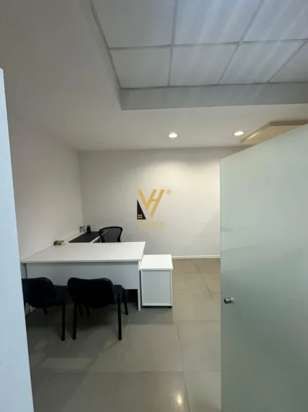 Tirane, jepet me qera ambjent biznesi Kati -1, 1.000 m² 7.000 € (KOMPLEKSI DELIJORGJI, PRANE HILTON)