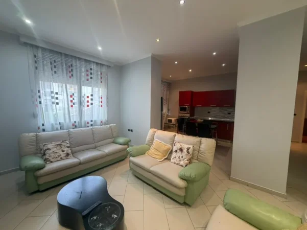 Tirane, shitet apartament 2+1+Ballkon Kati 3, 119 m² 250.000 € (Rruga e Dibres/Kompleksi Halili)