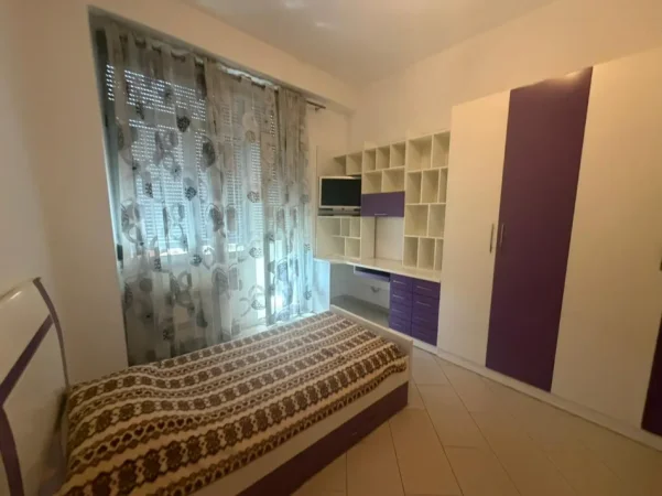Tirane, shitet apartament 2+1+Ballkon Kati 3, 119 m² 250.000 € (Rruga e Dibres/Kompleksi Halili)