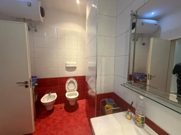 Tirane, shitet apartament 2+1+Ballkon Kati 3, 119 m² 250.000 € (Rruga e Dibres/Kompleksi Halili)