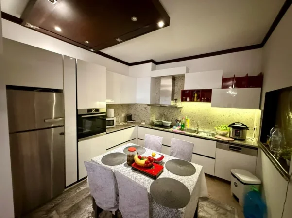 Tirane, shitet apartament 2+1 Kati 3, (KODRA E DIELLIT)