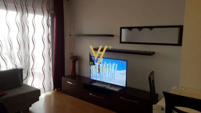 Tirane, jepet me qera apartament 1+1+Ballkon Kati 6, 55 m² 620 € (XHAMLLIKU)