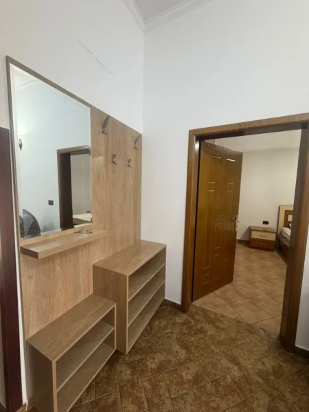 Tirane, apartament 1+1 Kati 5, 90 m² 600 € (Pallatet Agimi Bllok)