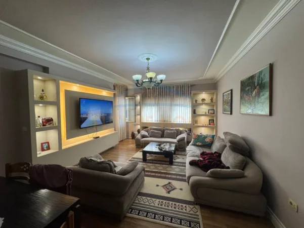 Tirane, shitet apartament 3+1+Ballkon Kati 6, 161 m² 234.000 € (unaza e re)