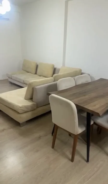 Shqiperi, jepet me qera apartament 2+1 Kati 5, 90 m² 500 € (Bar Kronos Astir)