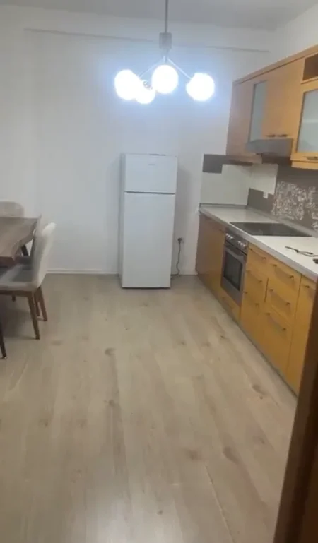 Shqiperi, jepet me qera apartament 2+1 Kati 5, 90 m² 500 € (Bar Kronos Astir)
