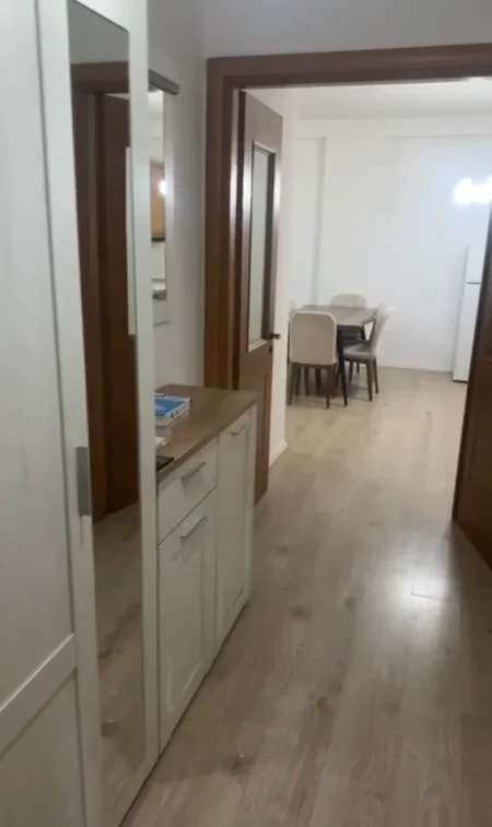 Shqiperi, jepet me qera apartament 2+1 Kati 5, 90 m² 500 € (Bar Kronos Astir)