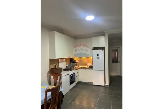 Vlore, jepet me qera apartament 2+1 Kati 3, 100 m² 450 € (Rruga pelivan leskaj, Vlore)