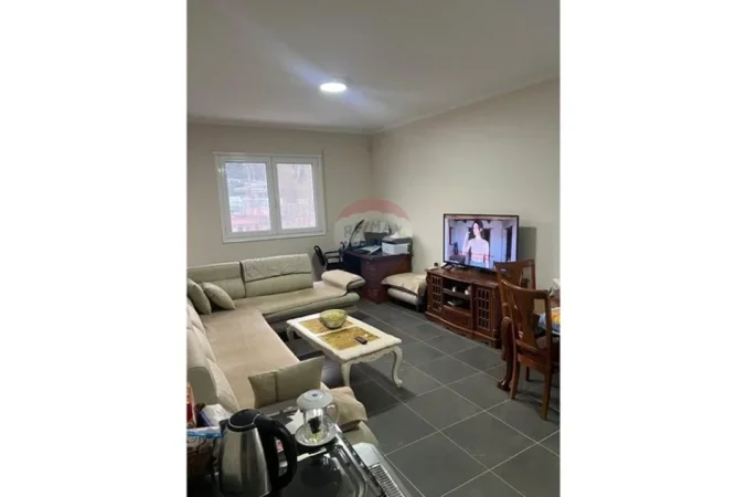 Vlore, jepet me qera apartament 2+1 Kati 3, 100 m² 450 € (Rruga pelivan leskaj, Vlore)