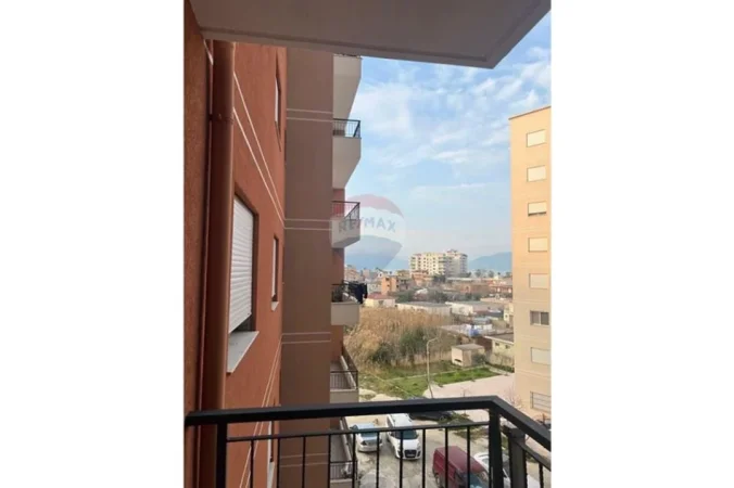Vlore, jepet me qera apartament 2+1 Kati 3, 100 m² 450 € (Rruga pelivan leskaj, Vlore)