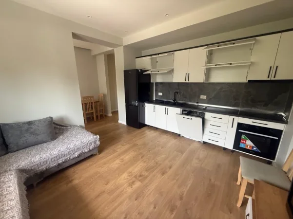Tirane, jepet me qera apartament 1+1 Kati 1, 65 m² 350 € (Fresku)