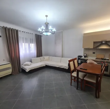 Ne Fresk te Teleferiku, qera 1+1+parkim. Kati 5, 74 m² 450 € (e mobiluar totalisht)