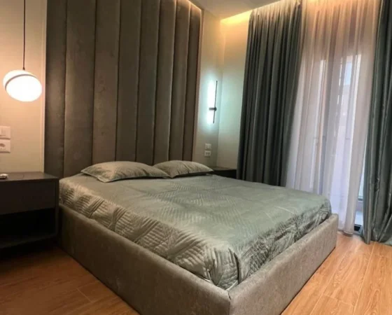 Jepet me qera apartament 1+1 Kati 5, 750 € (Rruga Marie Kraja)