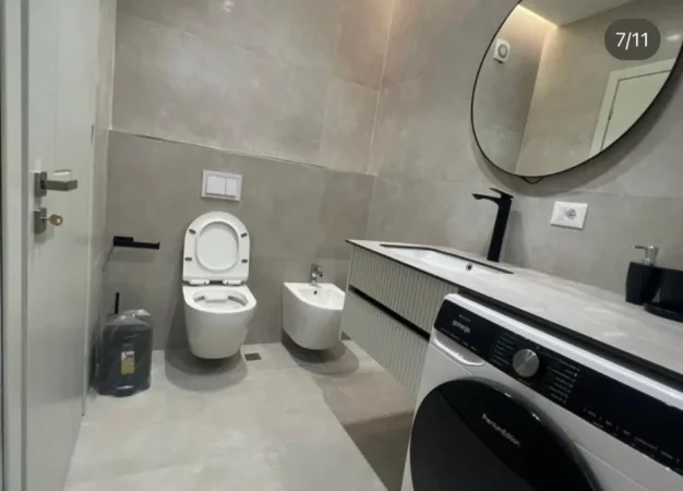 Jepet me qera apartament 1+1 Kati 5, 750 € (Rruga Marie Kraja)