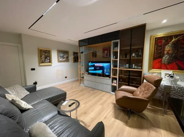 Tirane, jepet me qera apartament 2+1 , 1.400 € (Shallvaret)