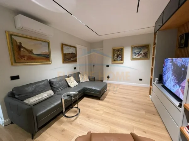 Tirane, jepet me qera apartament 2+1 , 1.400 € (Shallvaret)