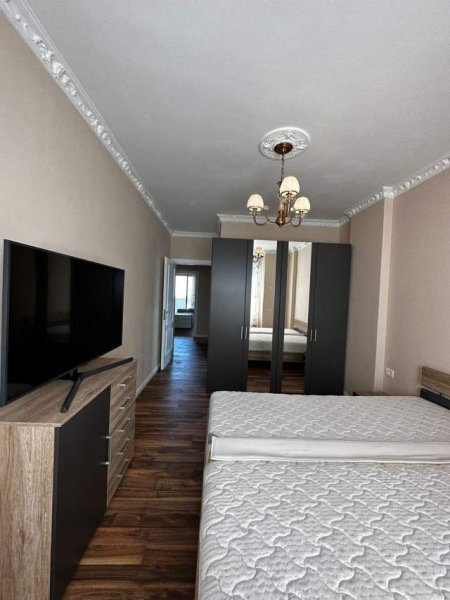 Tirane, jepet me qera apartament 2+1 Kati 2, 900 Euro (liqeni i thate)