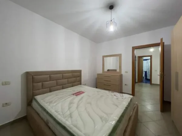 Tirane, ofert apartament 1+1 Kati 3, 80 m² 450 Euro (rruga e kavajes)