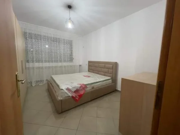 Tirane, ofert apartament 1+1 Kati 3, 80 m² 450 Euro (rruga e kavajes)
