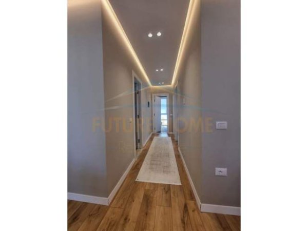 Durres, shitet apartament Kati 0, 365 m² 315.000 Euro (Gjiri Lalzit)