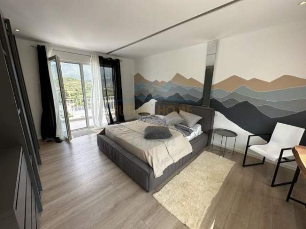Tirane, jepet me qera Vile 3 Katshe Kati 3, 550 m² 2.500 Euro (TEG)