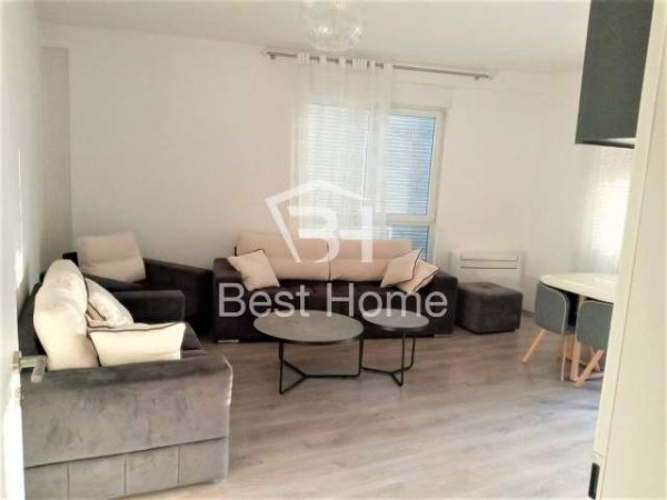 Tirane, jepet me qera apartament 2+1 Kati 8, 97 m² 600 Euro (21 Dhjetori, Kompleksi Kontakt/Magnet)