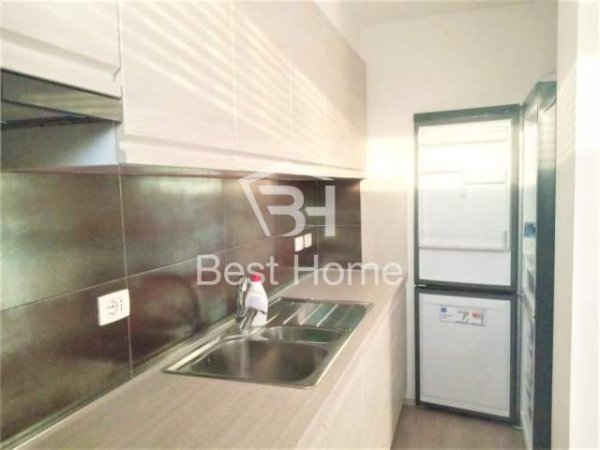 Tirane, jepet me qera apartament 2+1 Kati 8, 97 m² 600 Euro (21 Dhjetori, Kompleksi Kontakt/Magnet)