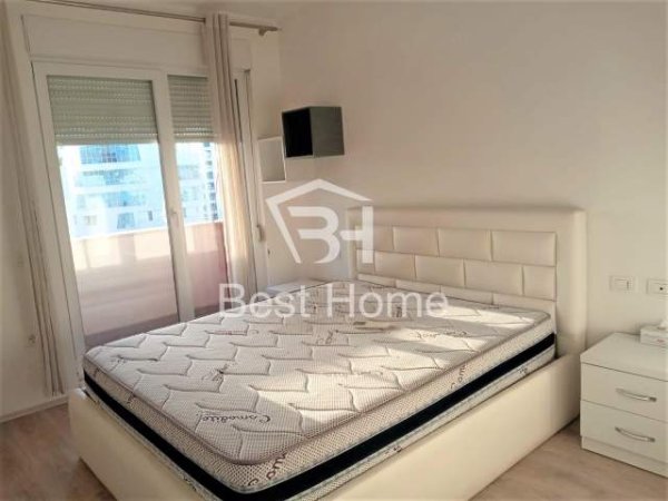 Tirane, jepet me qera apartament 2+1 Kati 8, 97 m² 600 Euro (21 Dhjetori, Kompleksi Kontakt/Magnet)