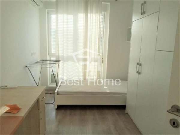 Tirane, jepet me qera apartament 2+1 Kati 8, 97 m² 600 Euro (21 Dhjetori, Kompleksi Kontakt/Magnet)