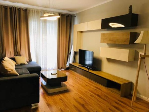 Tirane, jepet me qera apartament 2+1 Kati 6, 650 Euro (Zogu i Zi)