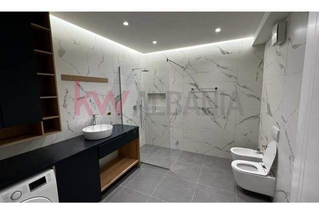 Tirane, jepet me qera apartament 1+1+BLK Kati 2, 57 m² 550 Euro (Xhamia e Tabakeve)