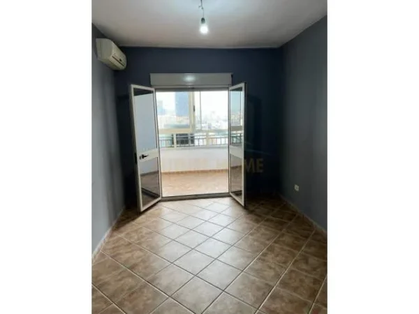 Tirane, jepet me qera apartament Kati 13, 600