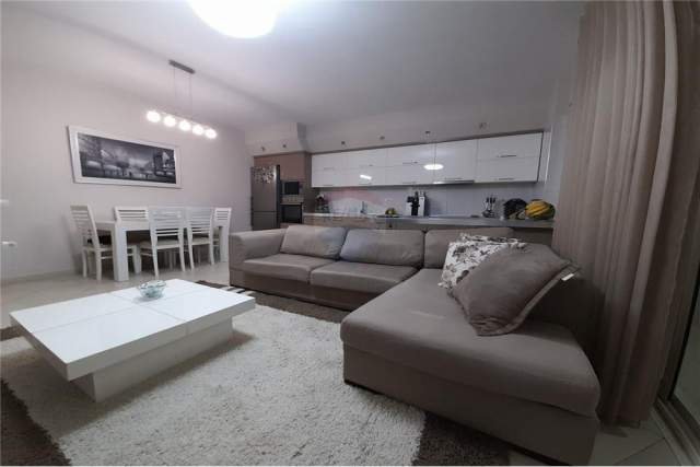 Tirane, shitet apartament 2+1 Kati 5, 119 m² 124.000 Euro (Rr. e Freskut)